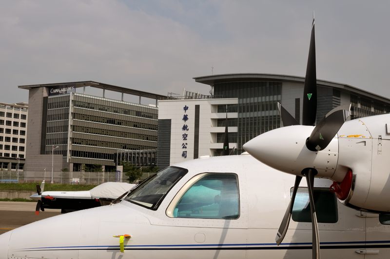 091213 N50ET on the business aviation ramp at Taoyuan